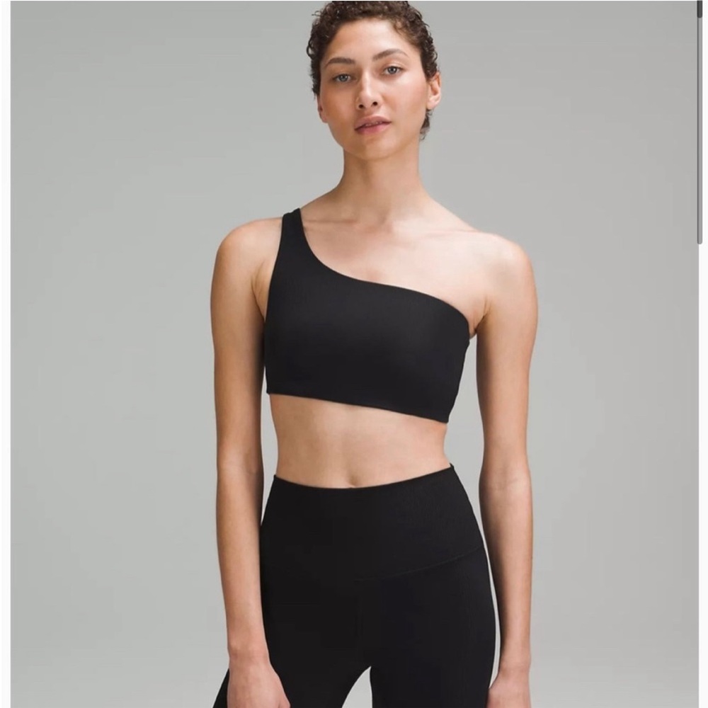 Lululemon ribbed asymmetrical yoga bra *light support- sz 4